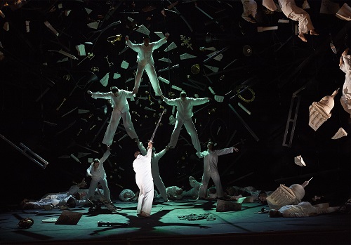 1045-1078 – Stefan Vinke in the title role slaying Fafner the dragon in the Canadian Opera Company production of Siegfried, 2016. Conductor Johannes Debus, Director François Girard, Set and Costume Designer Michael Levine, Lighting Designer David Finn and Choreographer Donna Feore. Photo: Michael Cooper